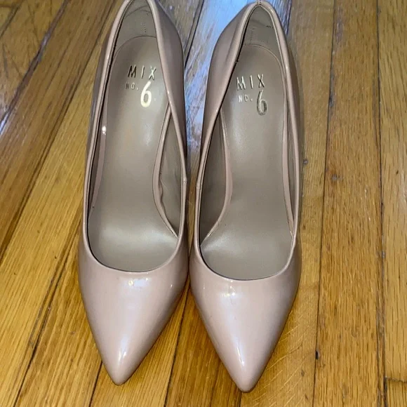 Mix No. 6 Cream /nude Heels Classic Pointed-Toe Pumps - Picture 3 of 16